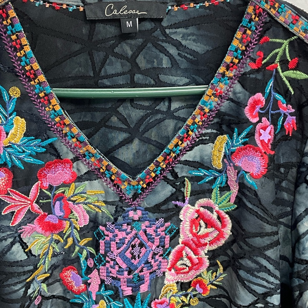 Calessa Elegant Black Tunic with Floral Embroidery - Picture 4 of 12